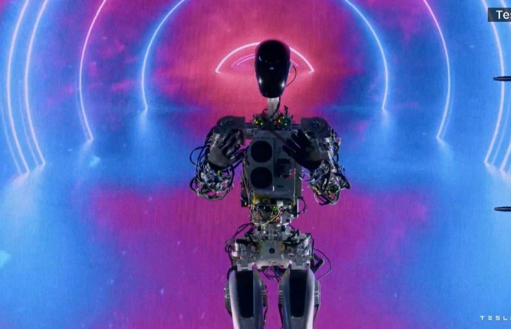 Conoce al robot humanoide presentado por Tesla