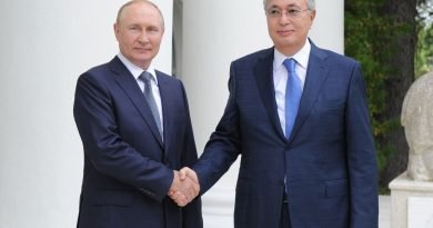 El líder de Kazajistán abre las urnas con una calculada ambigüedad frente a Putin