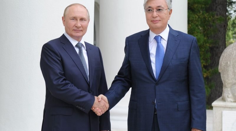 El líder de Kazajistán abre las urnas con una calculada ambigüedad frente a Putin