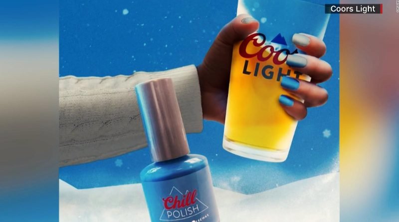 Esmalte de uñas sirve para saber si la cerveza está fría o no | Video