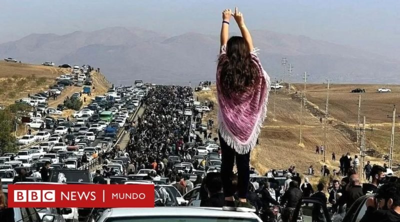 Las impactantes imágenes que muestran la escalada de furia y protestas en Irán a 40 días de la muerte de Mahsa Amini - BBC News Mundo