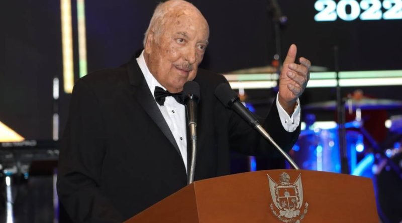 Nombran a Juan Arturo Torres Landa el empresario del año