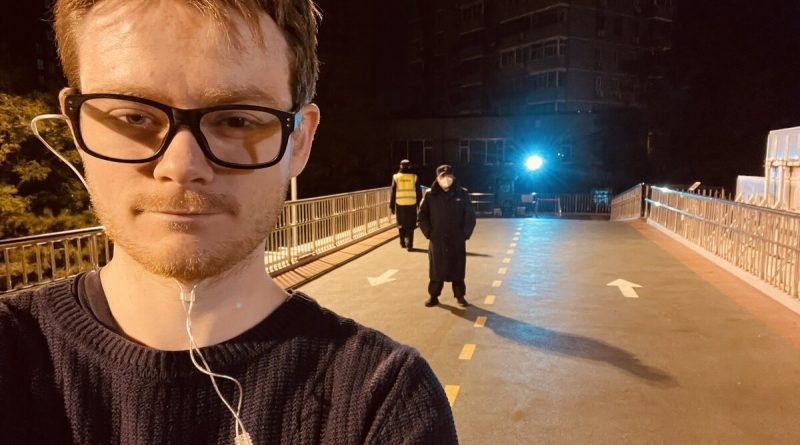 Periodista Ed Lawrence de BBC es detenido en China tras protestas