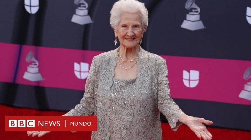 Quién es Ángela Álvarez, la cantante cubana de 95 años que ganó el Grammy Latino a la mejor nueva artista - BBC News Mundo