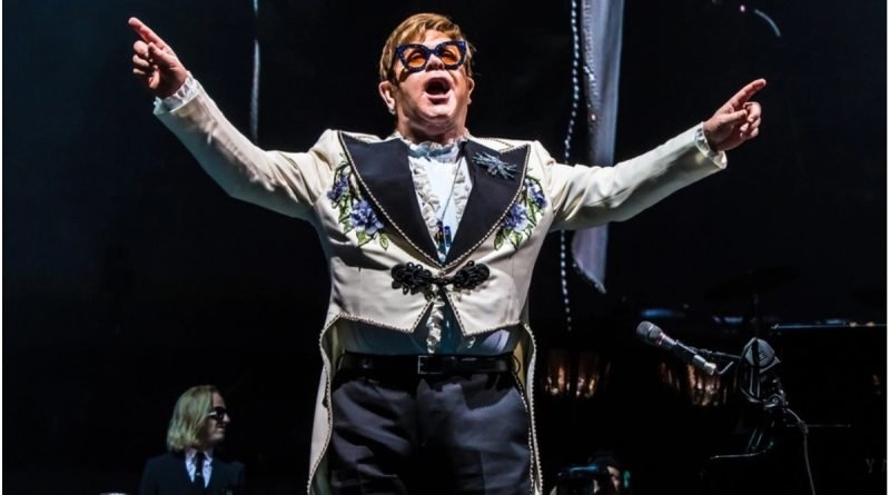 Elton John dirá adiós en Glastonbury 2023