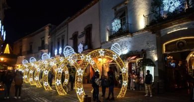 Hacen el encendido de luces navideñas en la capital queretana