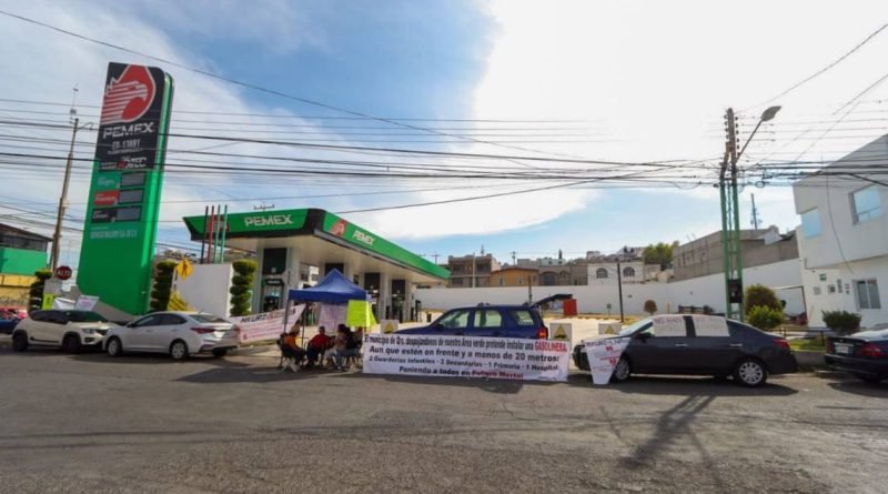 Hacen guardia para evitar apertura de gasolinera