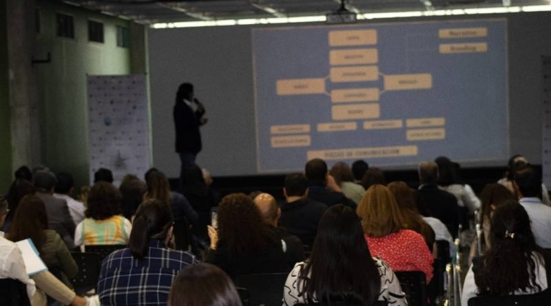 Acuden al foro “Nuevos retos de la comunicación política”