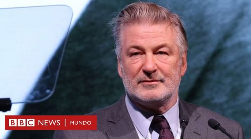 Alec Baldwin será acusado de homicidio involuntario por el disparo accidental con el que mató a una directora de fotografía en un rodaje - BBC News Mundo