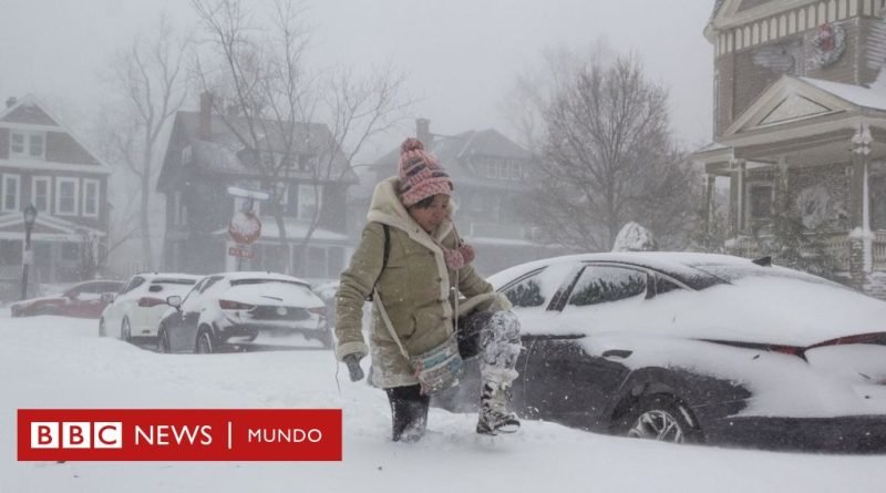 Por qué esta vez la bomba ciclónica en EE.UU. es tan poderosa y qué tiene que ver el vórtice polar - BBC News Mundo