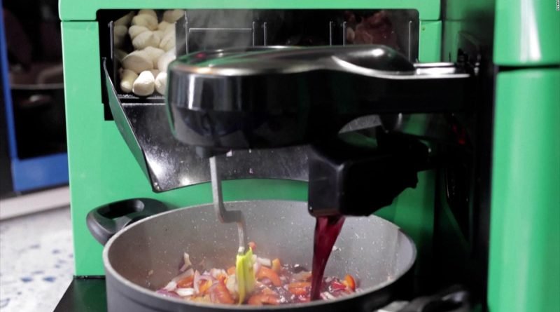 Conoce a los robots que cocinan unos 70 platillos diferentes
