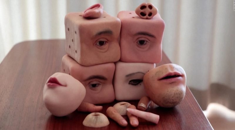 Conoce los accesorios que lucen como carne humana inspirados en partes del cuerpo