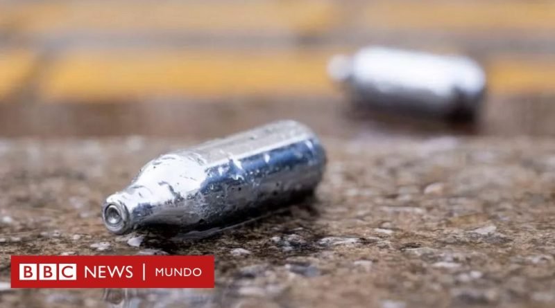 Cuáles son los peligros del gas de la risa, una de las drogas más usadas por los jóvenes de Reino Unido y otros países europeos - BBC News Mundo