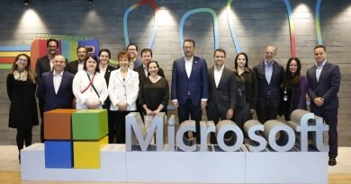 Mauricio Kuri visita oficinas de Microsoft México