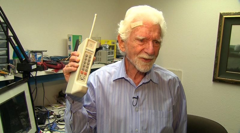 Conoce a Martin Cooper, el hombre que hace 50 años realizó la primera llamada por celular en la historia | Video | CNN