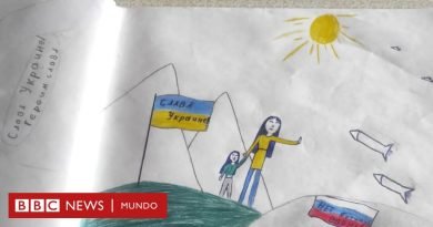 Detienen al padre ruso condenado a dos años de cárcel después de que su hija hiciera un dibujo contra la guerra de Ucrania - BBC News Mundo