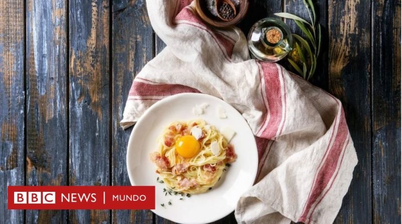 ¿Por qué están tan enojados en Italia por la pasta carbonara? - BBC News Mundo