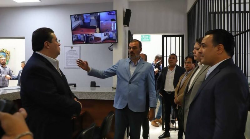 Luis Nava visita las instalaciones de los Juzgados Cívicos