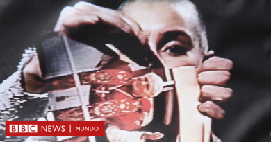 Muere Sinead O'Connor: por qué la cantante rompió la foto del papa Juan Pablo II en directo por televisión (y las duras críticas que recibió) - BBC News Mundo