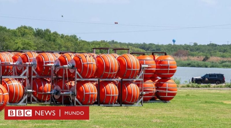 “Muro flotante” de Texas: cómo es la barrera hecha de boyas con púas que Texas está instalando en el Río Bravo para evitar el paso de migrantes de México a EE.UU. - BBC News Mundo