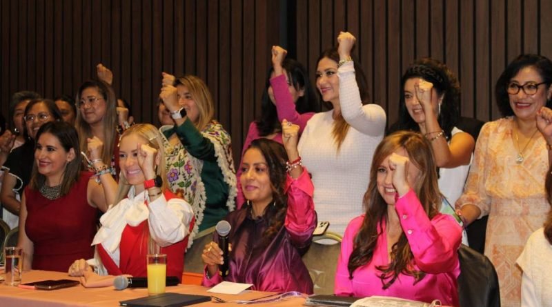 Presentan Frente Nacional de Mujeres 