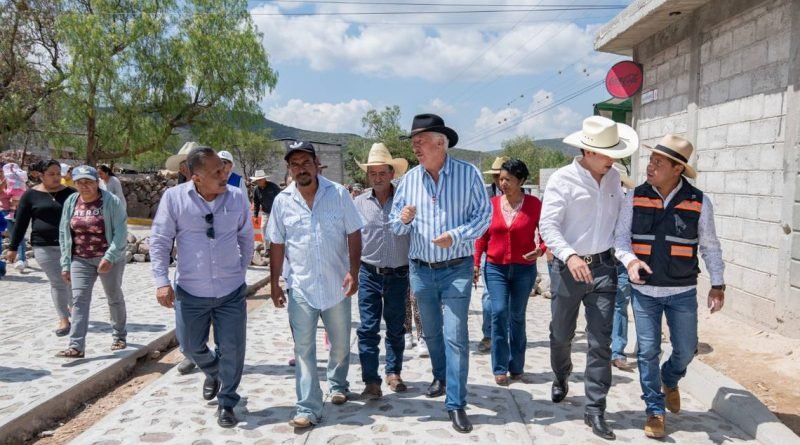 Vega Carriles supervisa obras de urbanización