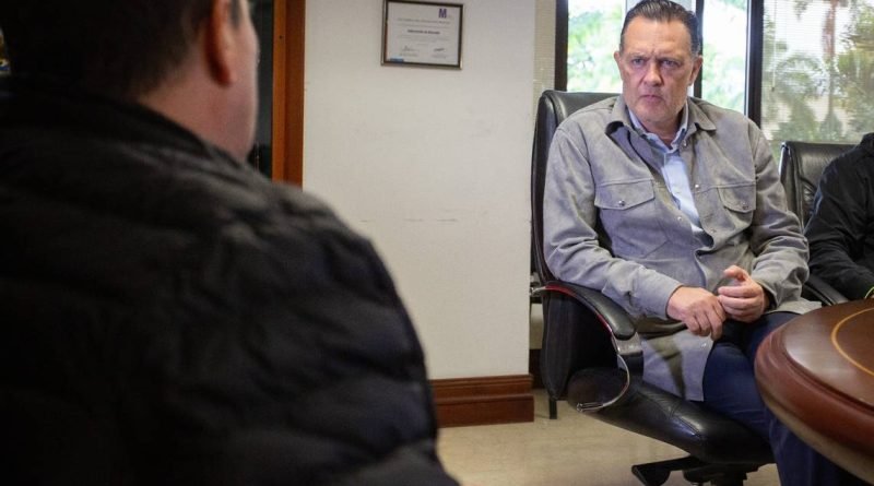 Analiza Kuri temas con homólogo colombiano