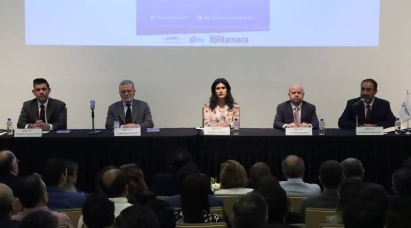 Analizan función notarial