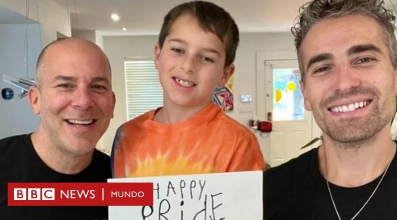 Gestación subrogada: la pareja gay que le ganó un pleito al partido de Giorgia Meloni en Italia por el uso de una foto del nacimiento de su hijo - BBC News Mundo