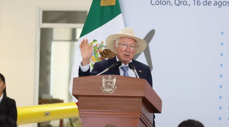 Reconoce Ken Salazar que permanece tráfico de armas a México