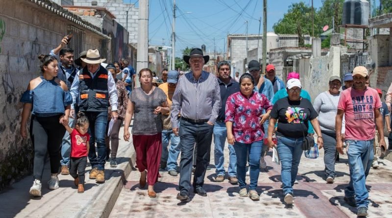 Supervisa Vega Carriles obras en comunidades de El Marqués