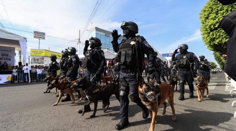 Regresó a las calles el desfile cívico militar de Querétaro