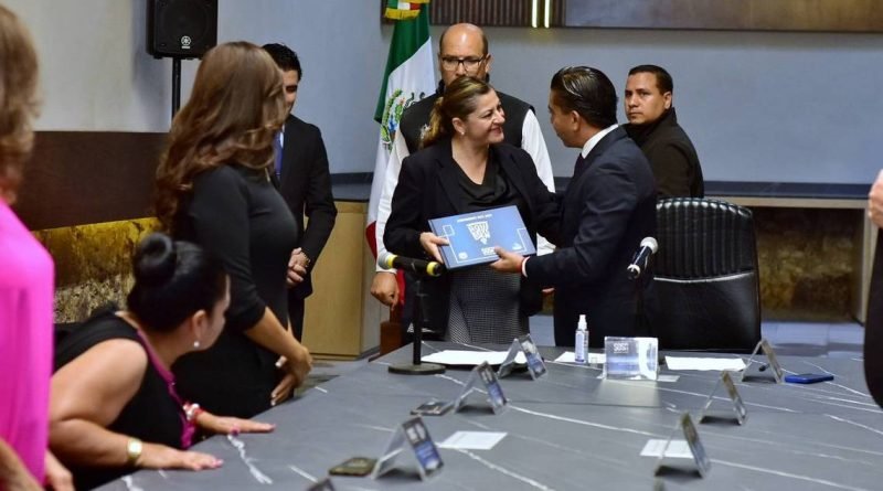 Rinde Roberto Sosa segundo informe de gobierno