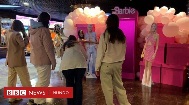 Barbie: el furor en Rusia por ver las versiones piratas de la película pese a las sanciones y la prohibición de Moscú - BBC News Mundo