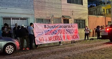 Lanzan huevos durante manifestación por muerte de “Negrito”