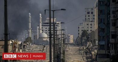 Guerra Israel-Hamás: el ejército israelí afirma que la ciudad de Gaza está completamente cercada - BBC News Mundo