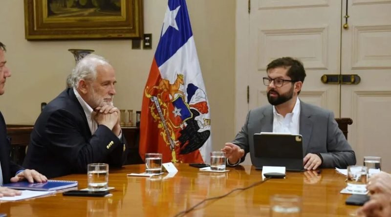 La oposición a Boric persigue la destitución del ministro de Vivienda con una acusación constitucional