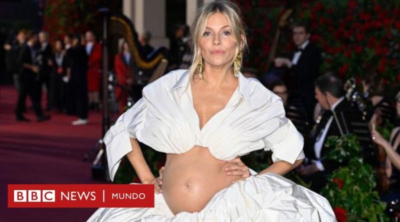 Sienna Miller: la actriz se rebela ante quienes la juzgan por ser madre a los 41 y tener una pareja 14 años más joven que ella - BBC News Mundo