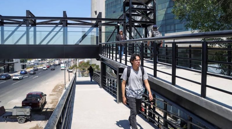 Cruzan puentes de 275 metros de largo en Paseo 5F
