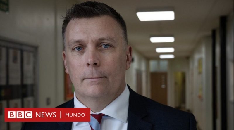El director de escuela que salvó a sus alumnos de un hombre armado - BBC News Mundo