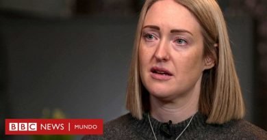 El emotivo encuentro de la madre de la adolescente asesinada con la madre de la joven que la mató - BBC News Mundo
