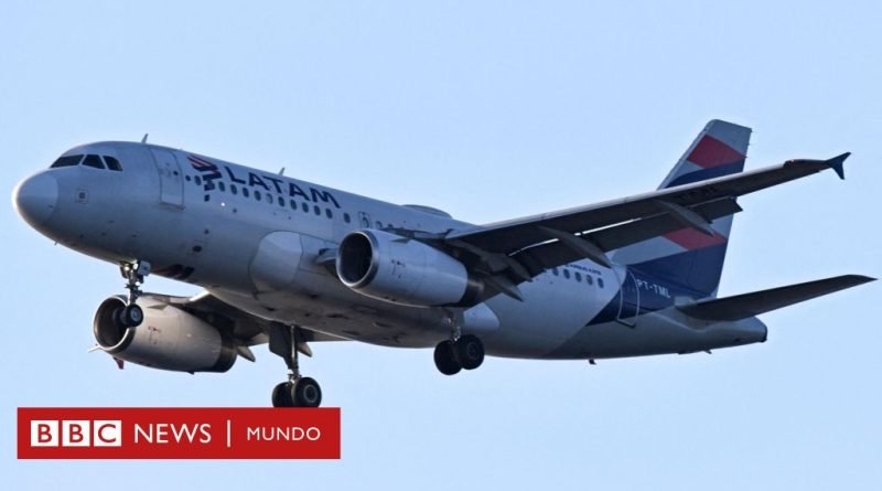 “La gente volaba de un lado al otro”: los angustiantes momentos que vivieron los pasajeros de un vuelo a Nueva Zelanda que dejó 50 heridos - BBC News Mundo