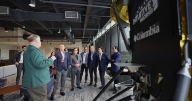 Mauricio Kuri visita empresas del sector aeroespacial