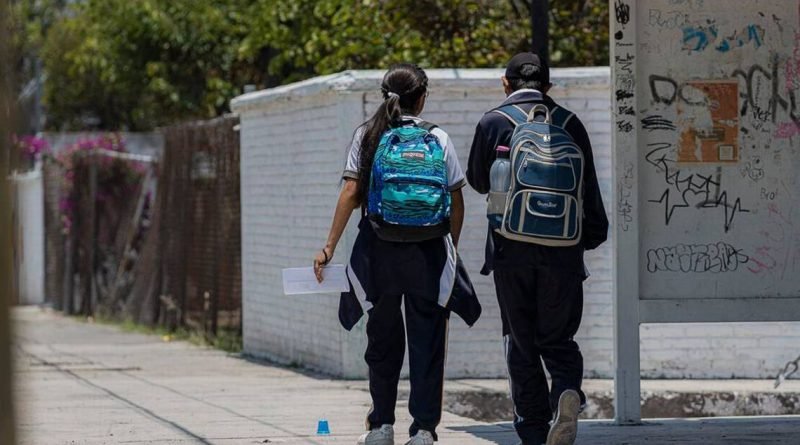 Gobierno monitorea escuelas por alza de calor