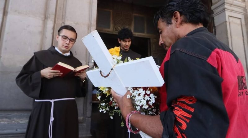 Piden protección a la Santa Cruz 