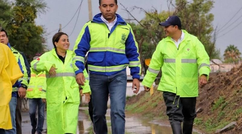 Atiende Roberto Sosa a vecinos afectados por la lluvia