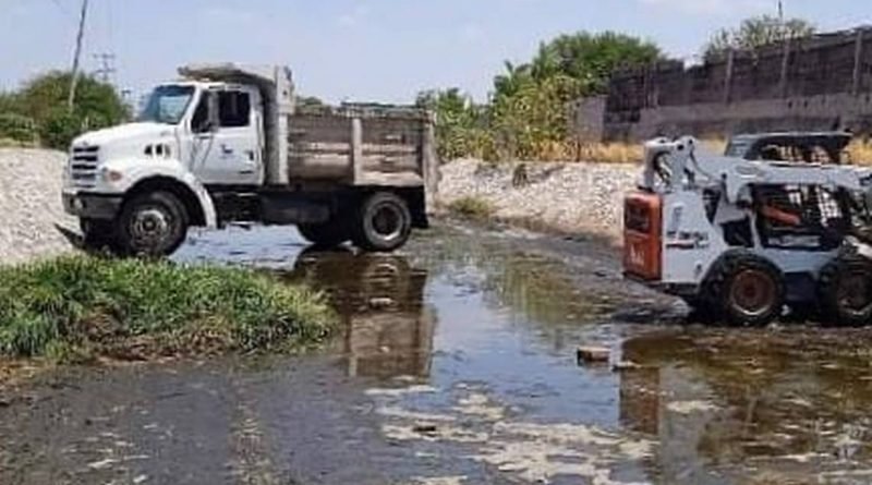 Desazolva CEA el dren Jurica