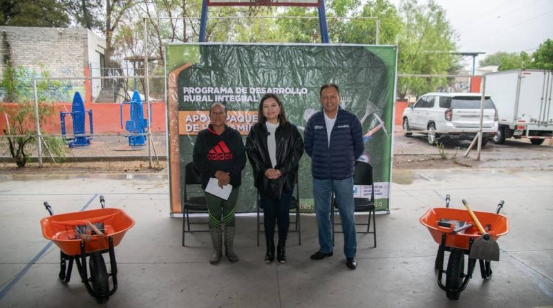 Entregan herramientas a productores de la comunidad de Alfajayucan