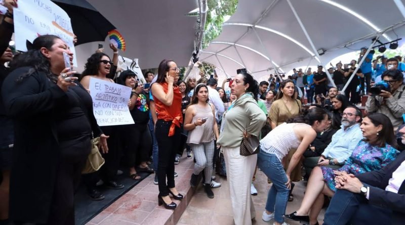 Kuri ordena diálogo con artistas: comunidad artística pide destitución de la titular de cultura