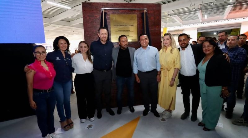 Kuri y Nava inauguran estacionamiento del Mercado de La Cruz